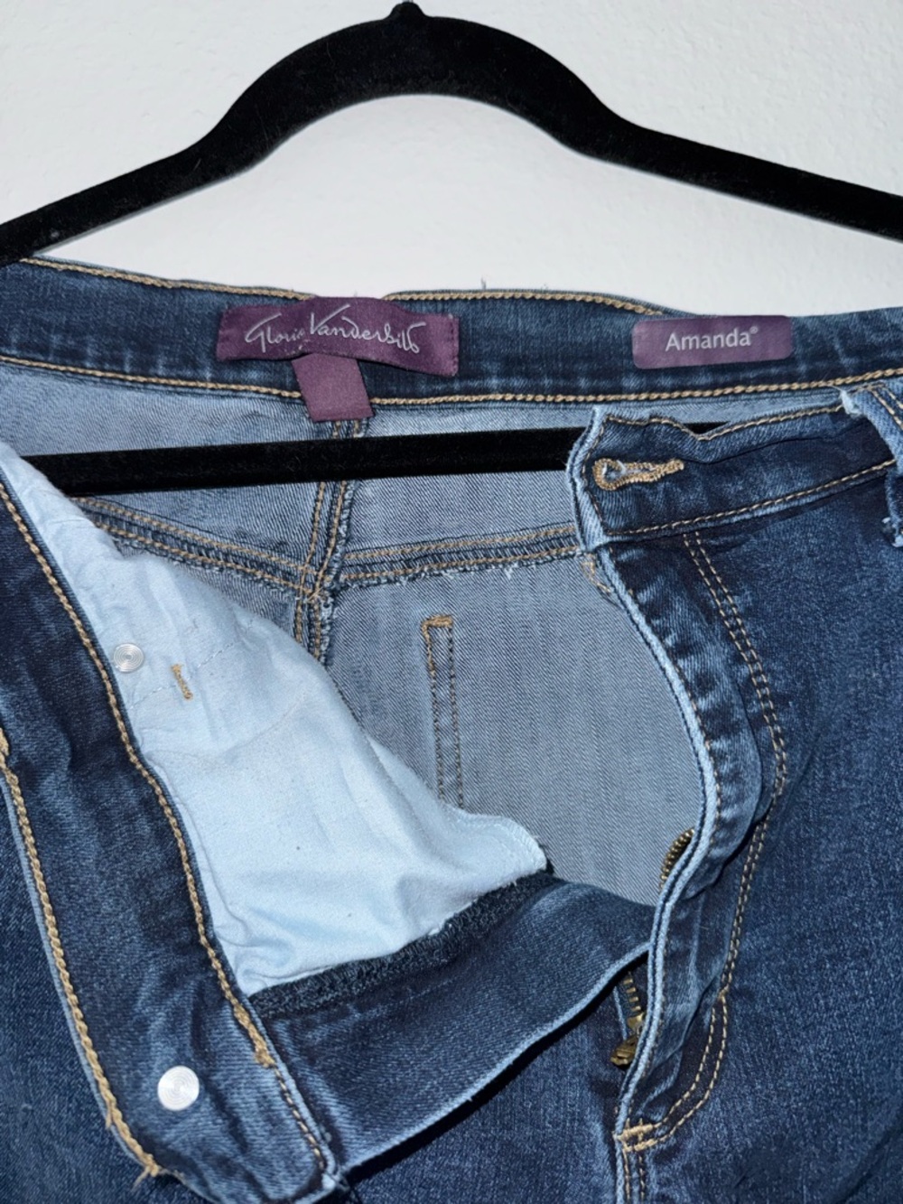 Gloria Vanderbilt Amanda Jeans in Medium Blue Wash - Picture 2 of 6